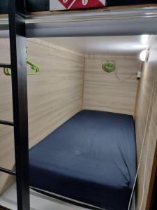 Легло или легла в стая в BRICKS Backpackers Sleepbox