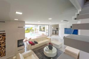 Kuchyňa alebo kuchynka v ubytovaní 5* Luxury Villa Michele