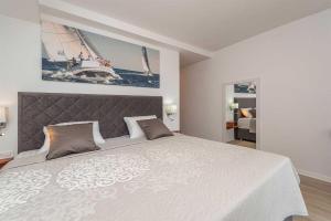 Posteľ alebo postele v izbe v ubytovaní 5* Luxury Villa Michele + 37 fotografií
