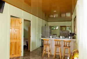 Kuchyň nebo kuchyňský kout v ubytování Casita Colorada, Sierpe de Osa + 22 fotografií