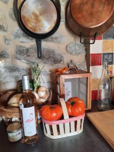 a table with a basket of vegetables and a pot and a basket of tomatoes at Maison traditionnelle catalane avec jardin 