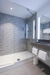 Koupelna v ubytování ibis Styles Puteaux Paris La Defense