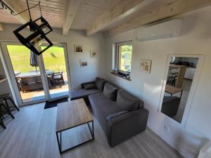 a living room with a couch and a table at Domek w Paszynie - Sauna i Gorąca balia in Paszyn