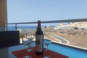 Bebidas en Apartment with view, wifi and pool in Arguineguin