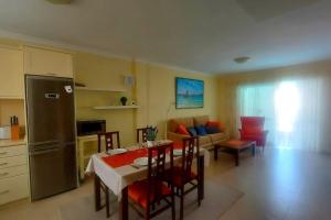 Una cocina o zona de cocina en Apartment with view, wifi and pool in Arguineguin