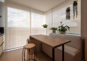 Μια τηλεόραση ή/και κέντρο ψυχαγωγίας στο Charming Studio - GRU 2001