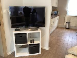 Μια τηλεόραση ή/και κέντρο ψυχαγωγίας στο Appartement élégant idéal pour 2 personnes