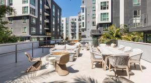 DTLA Luxury Condo with Pool, Gym, Work Pods & Conference Room