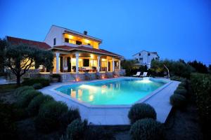 Bazén v ubytování 5* Seaview Villa Clara for 12+ guests, Kožino nebo v jeho okolí