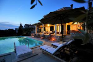 Bazén v ubytování 5* Seaview Villa Clara for 12+ guests, Kožino nebo v jeho okolí