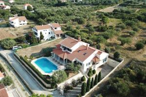 Bazén v ubytování 5* Seaview Villa Clara for 12+ guests, Kožino nebo v jeho okolí
