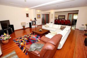 Posezení v ubytování 5* Seaview Villa Clara for 12+ guests, Kožino
