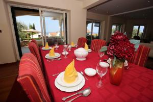 Nápoje v ubytování 5* Seaview Villa Clara for 12+ guests, Kožino