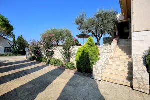 Zahrada ubytování 5* Seaview Villa Clara for 12+ guests, Kožino