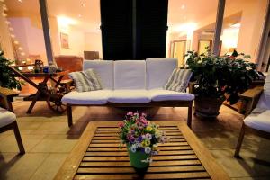 Posezení v ubytování 5* Seaview Villa Clara for 12+ guests, Kožino