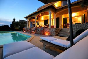 Bazén v ubytování 5* Seaview Villa Clara for 12+ guests, Kožino nebo v jeho okolí
