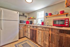 Køkken eller tekøkken på Sunflower Ridge Bungalow