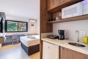 a small kitchen with a bed in a room at 360 Liberdade in Sao Paulo