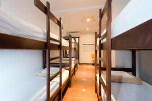 a room with a bunch of bunk beds at Oasis Backpackers' Hostel Granada in Granada