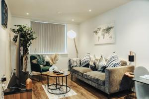 a living room with a couch and a table at Stunning 2-Bed Apartment in Birmingham City Center in Birmingham