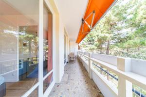 a balcony with an orange roof and a window at Appartement spacieux 8 pers avec balcon Bron in Bron