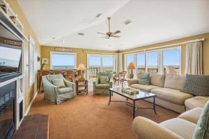 Χώρος καθιστικού στο The Topan at Ships Watch