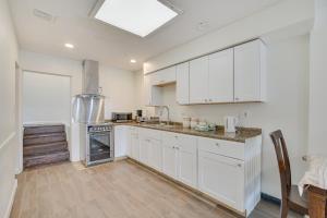 BerwynにあるBerwyn Apartment Rental about 11 Mi to Chicago!のギャラリーの写真 +17枚の写真