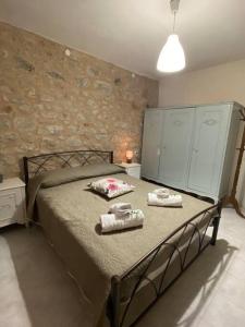 a bedroom with a bed with towels on it at Λαγκάδι Μάνης in Koíta