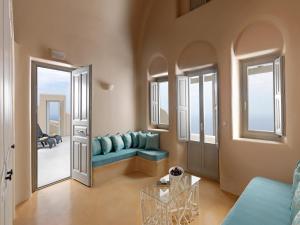 Khu vực ghế ngồi tại Dome Santorini Resort