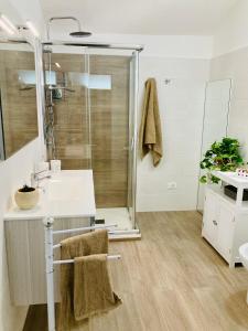 a bathroom with a sink and a shower at Casa Semplice in Taranto