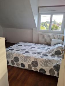Postel nebo postele na pokoji v ubytování L'instant présent - Chambre Ambre