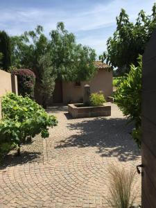 Afbeelding uit fotogalerij van Auberge de l'Oumède in Saint-Tropez +50 foto's