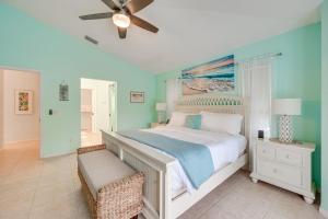 Voodi või voodid majutusasutuse Marco Island Vacation Rental Heated Pool and Lanai! toas +18 fotot