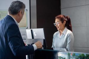 Hóspedes ficando em Aku Hotels