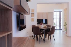 a kitchen and dining room with a table and chairs at Gli Imperiali in Latiano