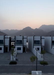 a view of a building with mountains in the background at Ocean pearl in Sharm