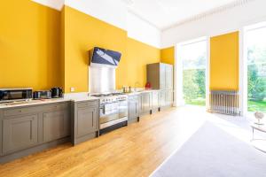 Kuchyň nebo kuchyňský kout v ubytování Spectacular GreenPark House - Prescott Apartments