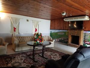 Część wypoczynkowa w obiekcie Estancia del Bosque Forest Guest House