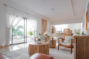 Posezení v ubytování New Beachfront Penthouse Punta Popy