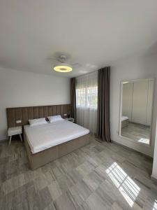 מיטה או מיטות בחדר ב-Mimosas Penthouse Marbella Cabopino