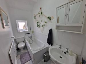 Koupelna v ubytování 4 bed charming, Family-friendly cottage 1694 + 37 fotografií