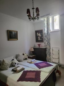 a bedroom with a large bed with towels on it at Sintra lousa in Sintra
