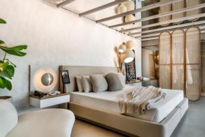 a bedroom with a large white bed in a room at Palácio Oásis in Uberlândia