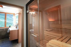 Koupelna v ubytování Berg Aparts - Top 6 - Faschina - mit Sauna & 2 Bädern