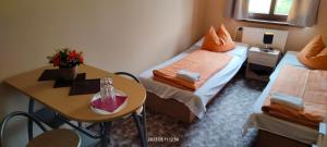 Letto o letti in una camera di motorest U KONĚ