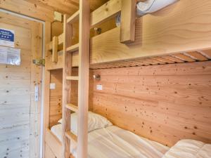 a bedroom in a cabin with bunk beds in it at Appartement Les Gets, 2 pièces, 6 personnes - FR-1-685-43 in Les Gets