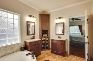 Φωτογραφία από το άλμπουμ του College Station Family Home 3 Mi to Texas A and M! σε College Station +20 φωτογραφίες