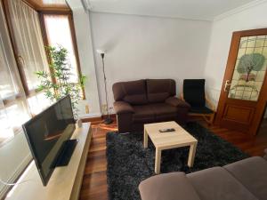 a living room with a couch and a coffee table at Apartamento Gernika in Guernica y Luno