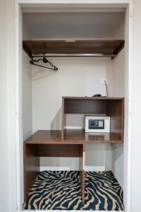 Η κουζίνα ή μικρή κουζίνα στο AMERICAN SUITES +80 φωτογραφίες