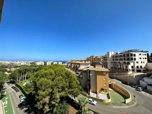 Výhľad na mesto Campoamor alebo výhľad na mesto priamo z apartmánu